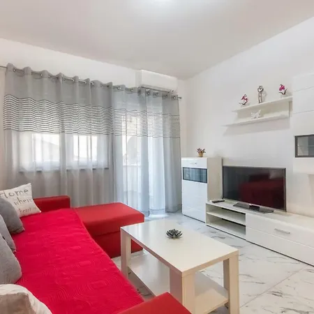 Alice Apartment *